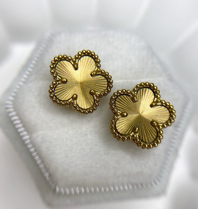 Kolczyki na sztyfcie z kwiatkiem K1