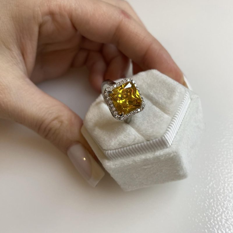 Pierścionek duża cyrkonia P31