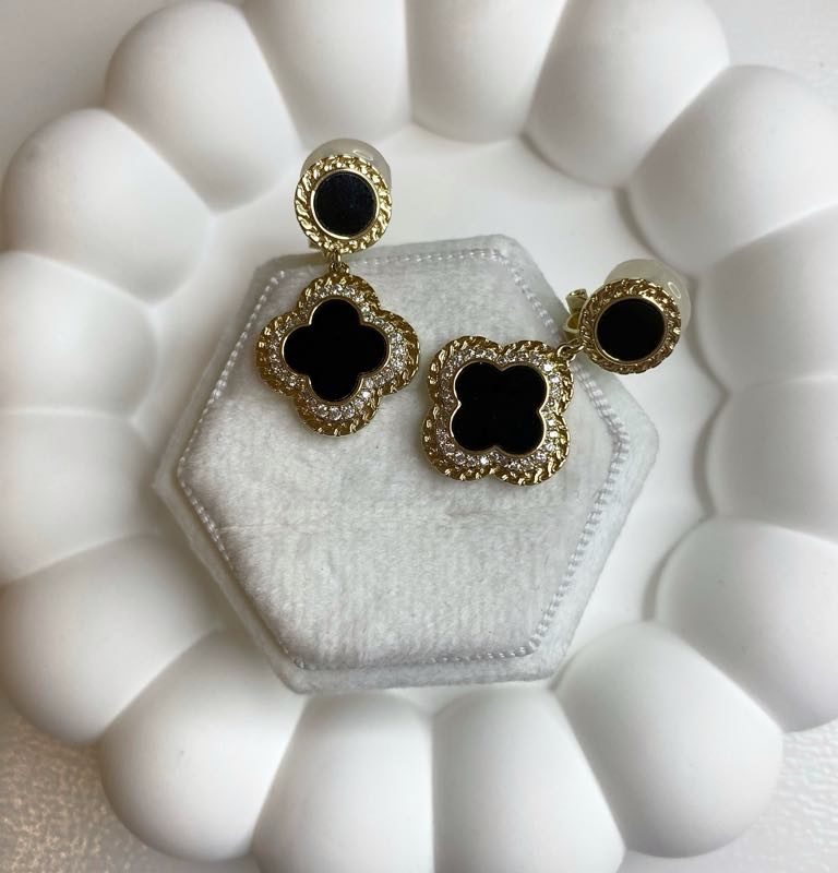 Klipsy czarne kwiatki K40