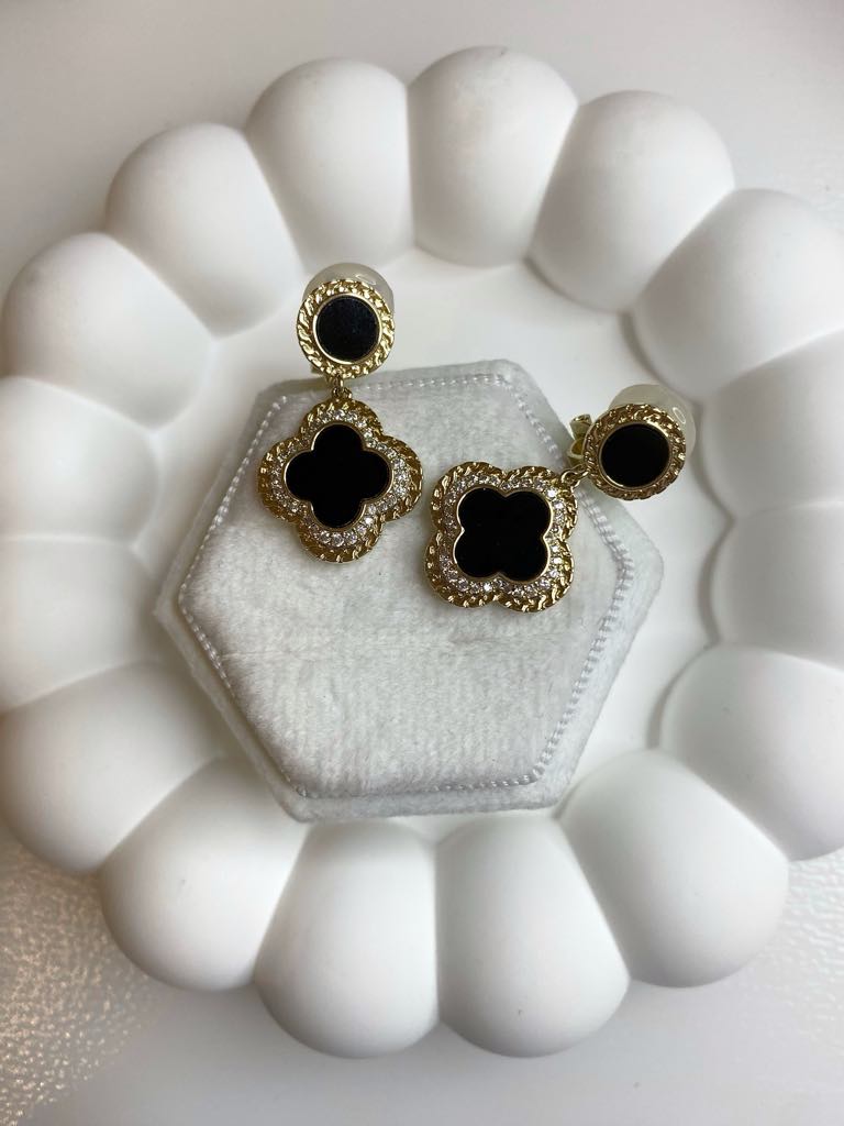 Klipsy czarne kwiatki K40