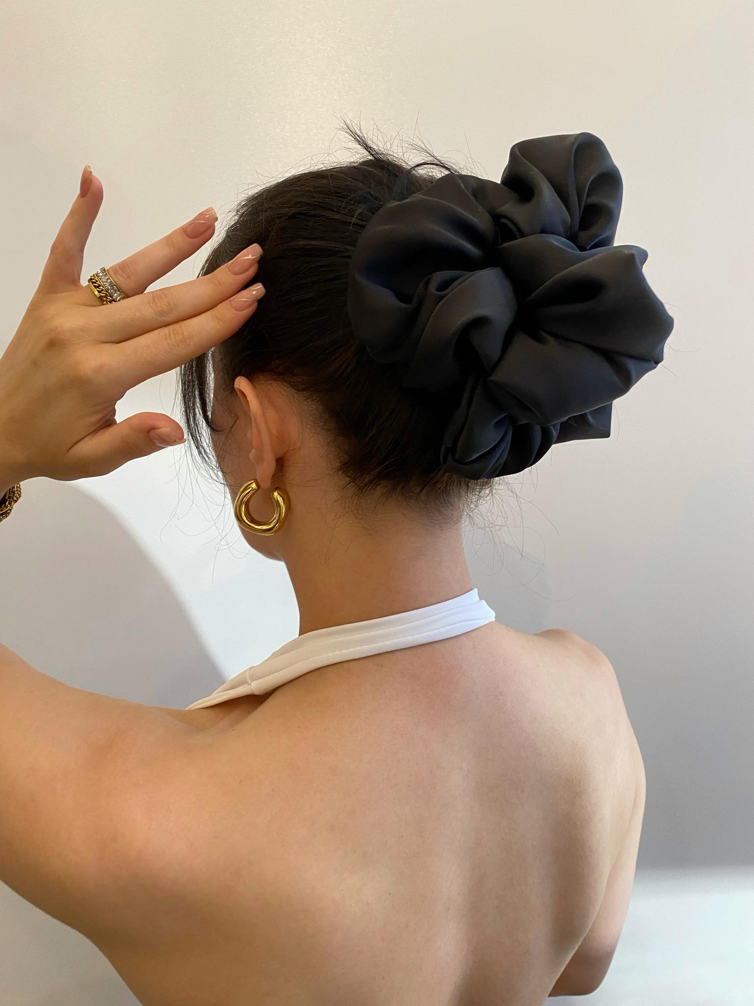 Scrunchie black gumka satynowa