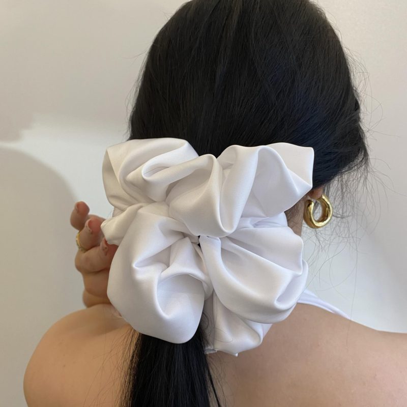 Scrunchie satyna biała