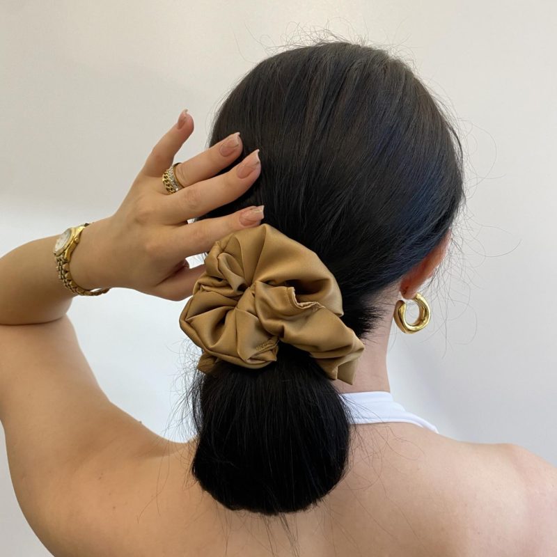 Scrunchie beżowa satynowa