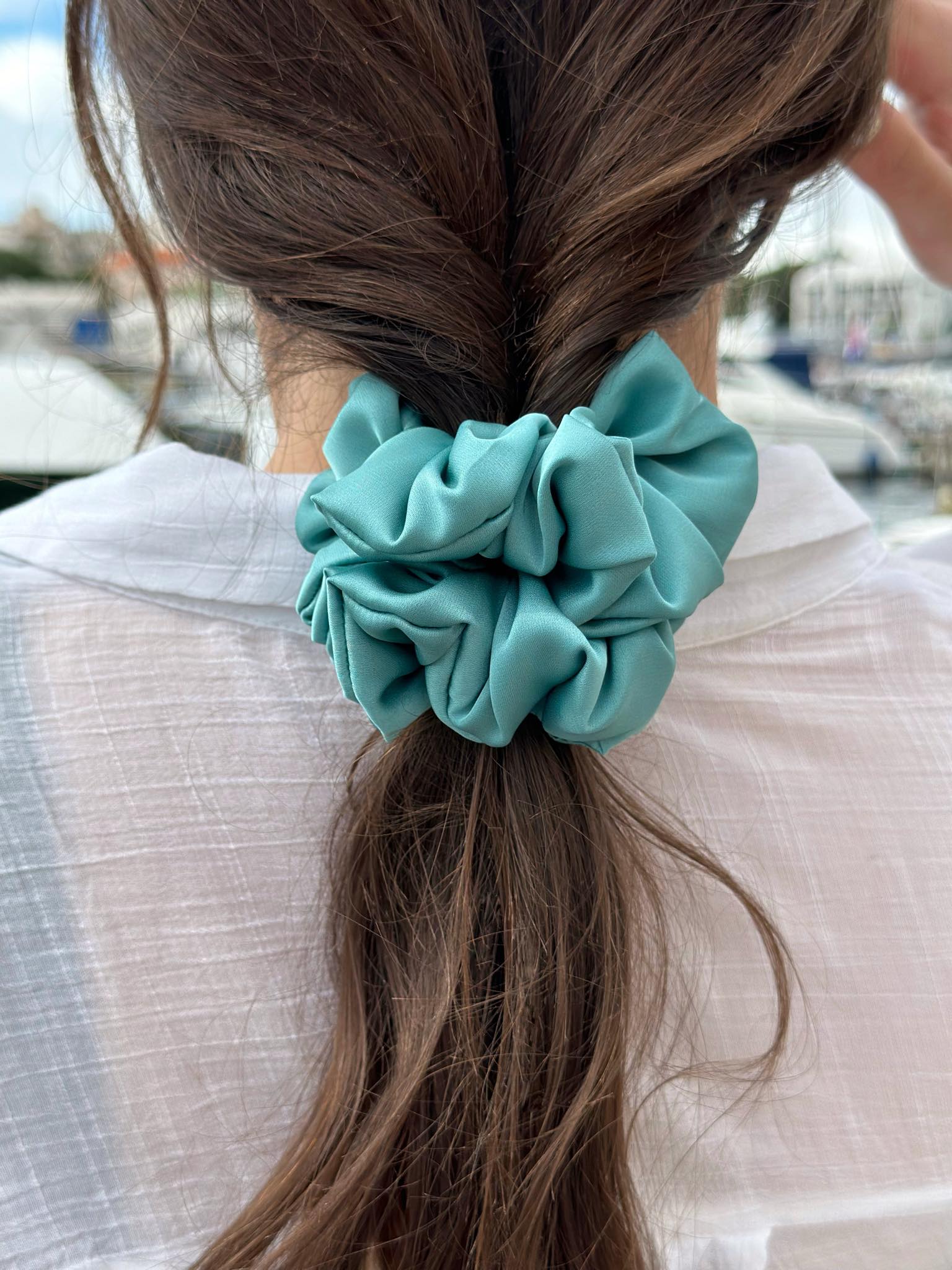 Scrunchie niebieska satynowa
