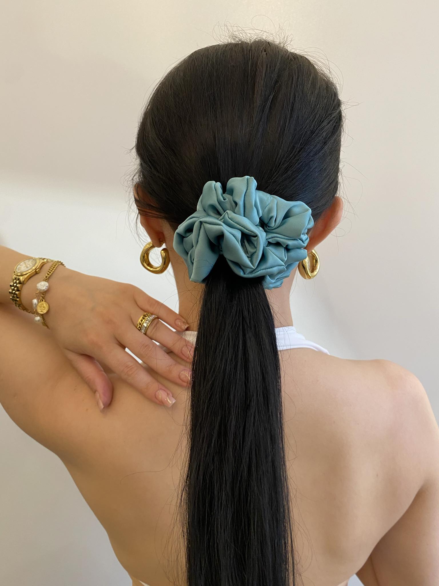 Scrunchie niebieska satynowa